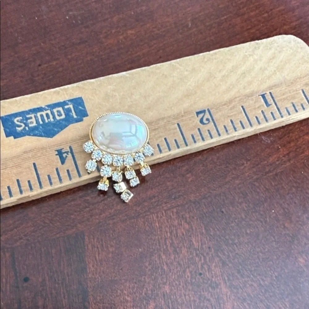 Vintage gold tone rhinestones brooch